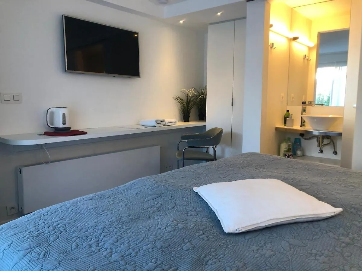 Guesthouse Poppies , Free Parking Ostend Guest house